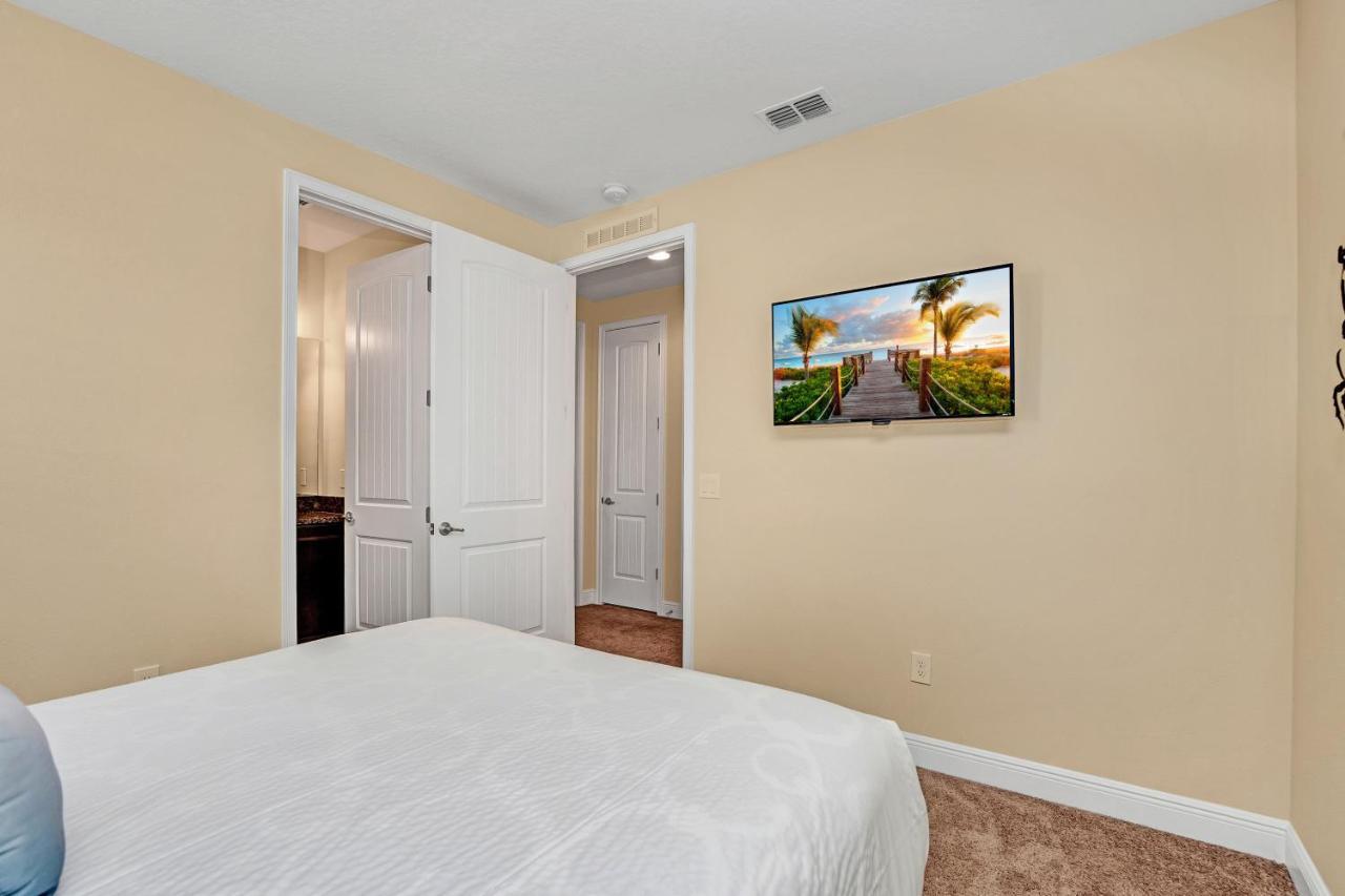Modern Wprivate Pool And Air Hockey Table Hébergement de vacances Orlando
